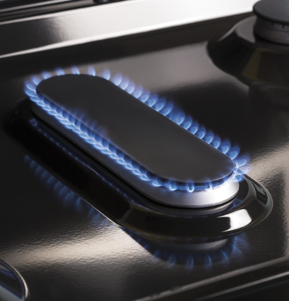 GE 30″ Freestanding Gas Range - Image 2