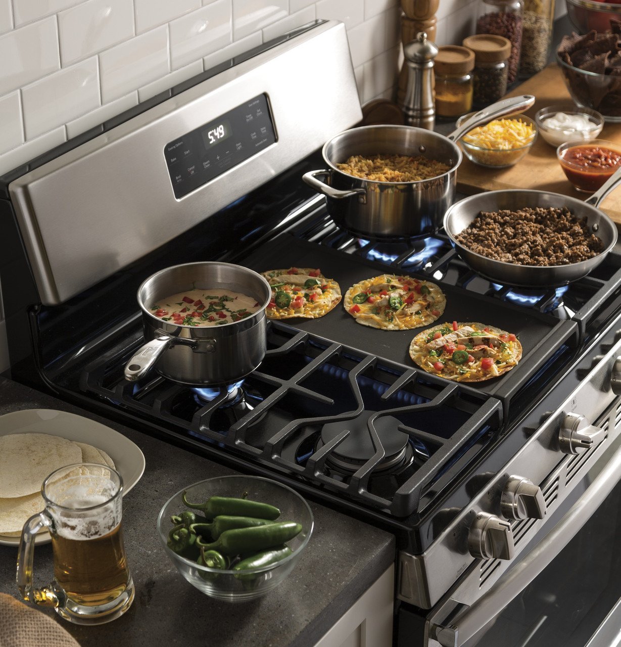 GE 30″ Freestanding Gas Range - Image 7